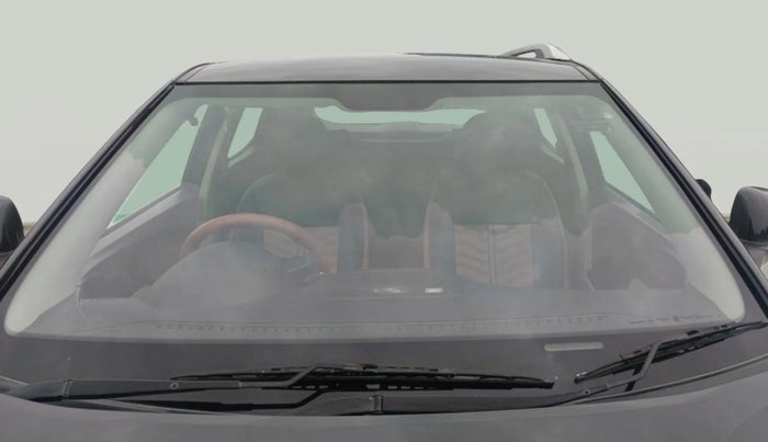 2021 Mahindra XUV300 W4 1.2 PETROL, Petrol, Manual, 45,836 km, Front Windshield