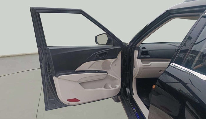 2021 Mahindra XUV300 W4 1.2 PETROL, Petrol, Manual, 45,836 km, LHS Front Door