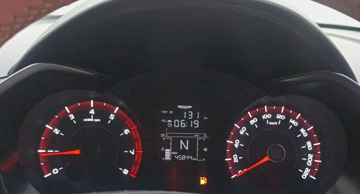 2021 Mahindra XUV300 W4 1.2 PETROL, Petrol, Manual, 45,836 km, Odometer Image