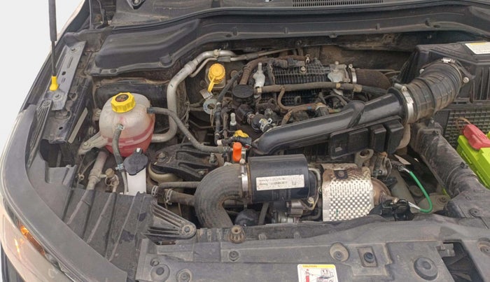 2021 Mahindra XUV300 W4 1.2 PETROL, Petrol, Manual, 45,836 km, Engine View - Right