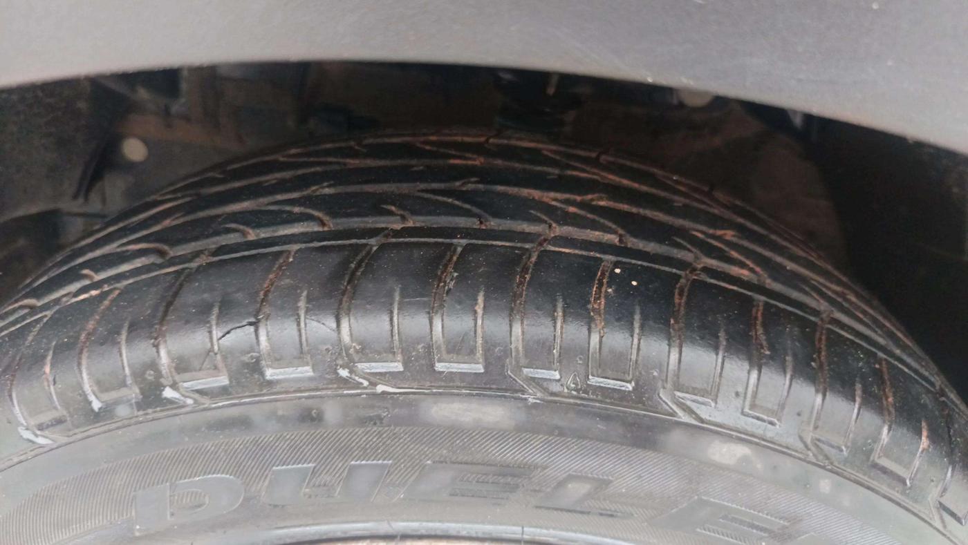 2021 Mahindra XUV300 W4 1.2 PETROL, Petrol, Manual, 45,836 km, Left Front Tyre Tread