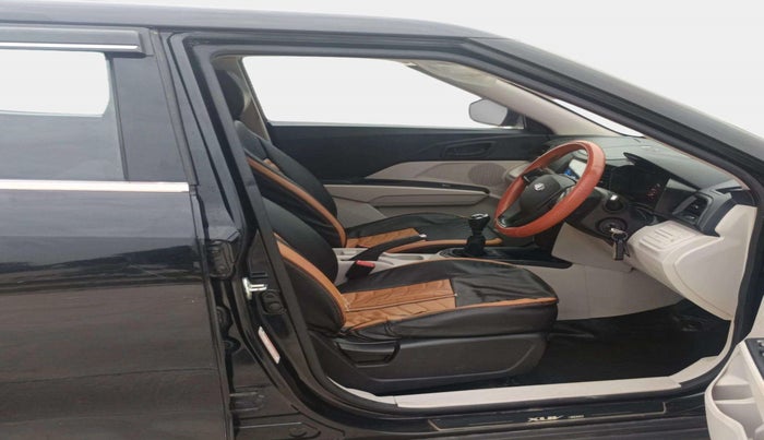 2021 Mahindra XUV300 W4 1.2 PETROL, Petrol, Manual, 45,836 km, Right Side Front Door Cabin