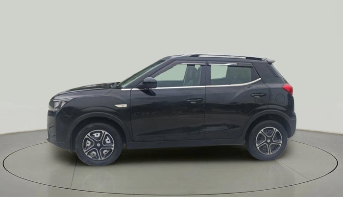 2021 Mahindra XUV300 W4 1.2 PETROL, Petrol, Manual, 45,836 km, Left Side