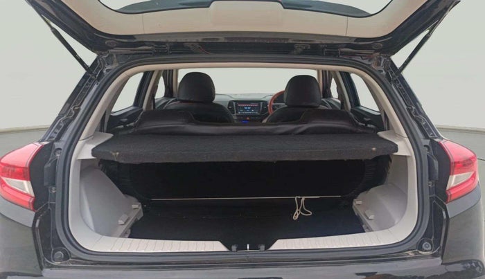 2021 Mahindra XUV300 W4 1.2 PETROL, Petrol, Manual, 45,836 km, Boot Inside