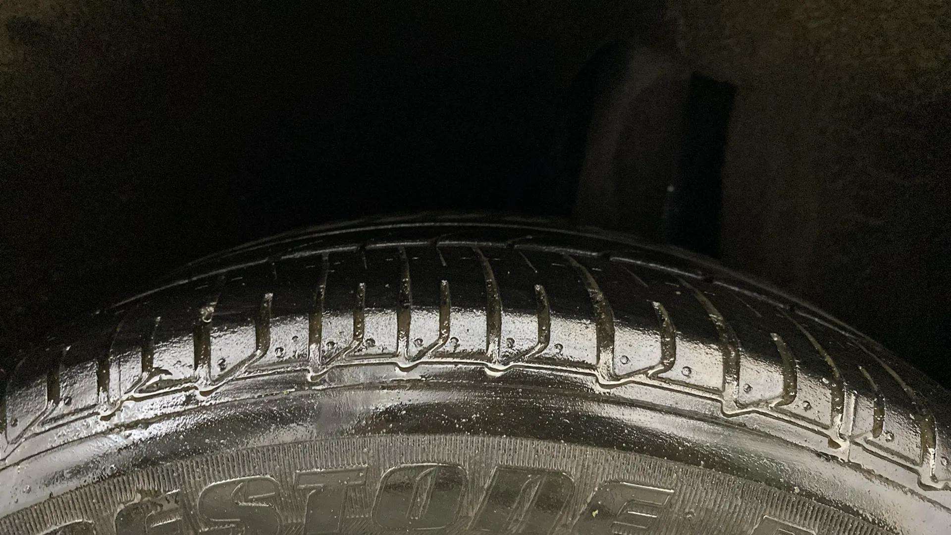 LHS-Rear-Tyre-Tread-21