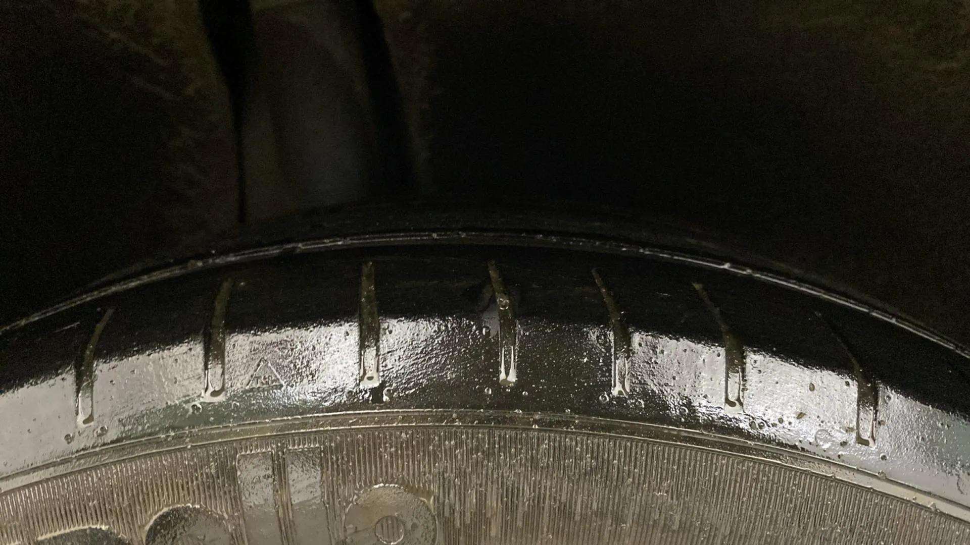 RHS-Rear-Tyre-Tread-19