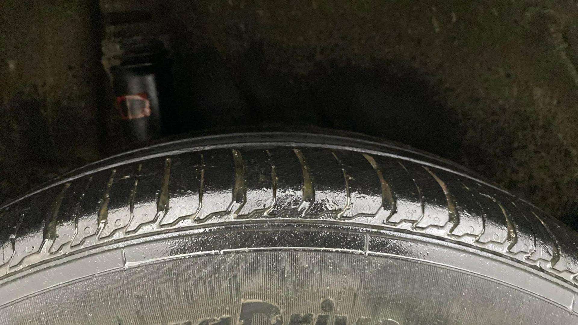 RHS-Rear-Tyre-Tread-19