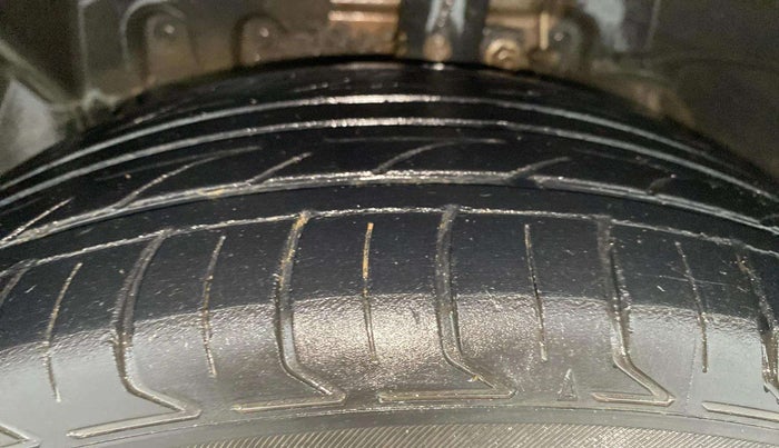 2017 Ford Ecosport TITANIUM 1.5L PETROL, Petrol, Manual, 1,21,247 km, Left Front Tyre Tread
