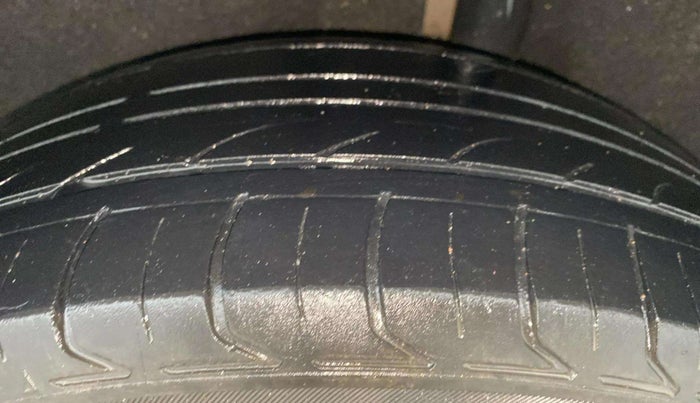 2017 Ford Ecosport TITANIUM 1.5L PETROL, Petrol, Manual, 1,21,247 km, Left Rear Tyre Tread