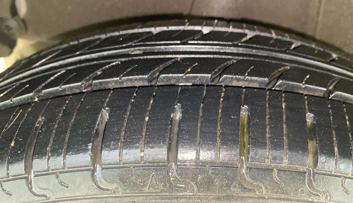 2021 Hyundai AURA S 1.2, CNG, Manual, 50,665 km, Right Rear Tyre Tread