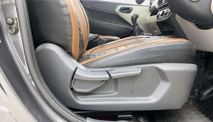 2021 Hyundai AURA S 1.2, CNG, Manual, 50,665 km, Driver Side Adjustment Panel
