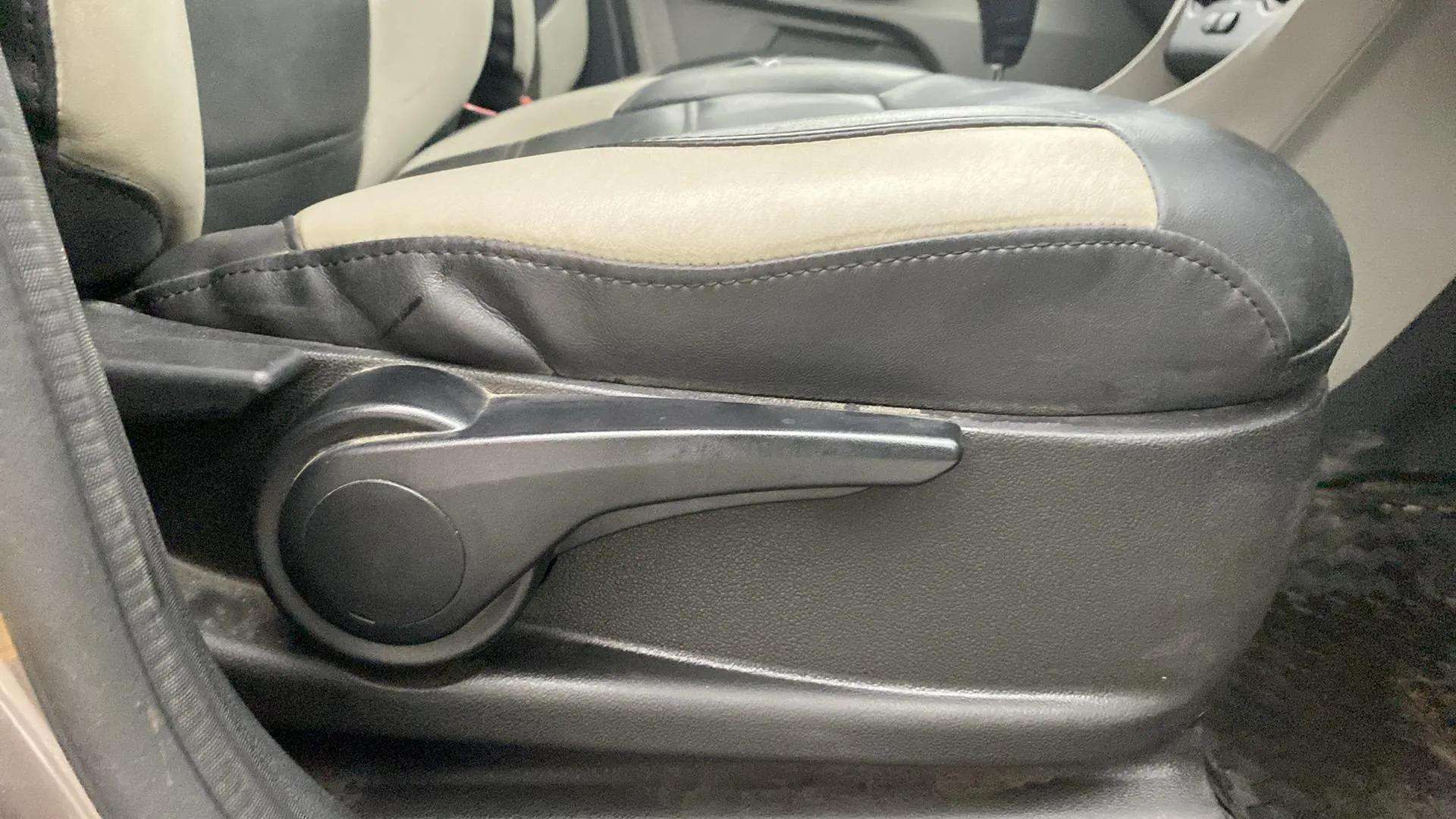 Driver-side-adjustment-panel-40