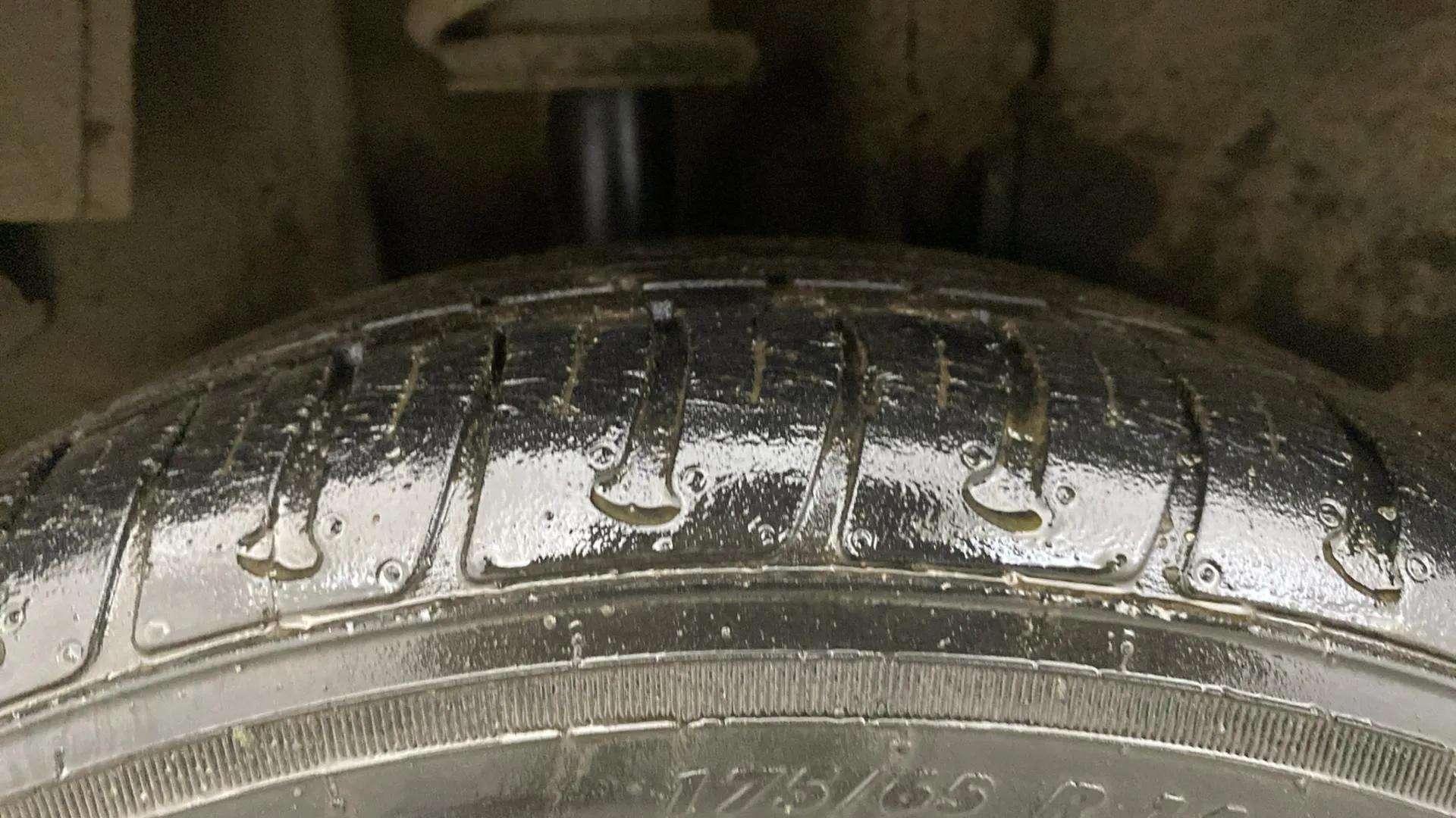 LHS-Rear-Tyre-Tread-21