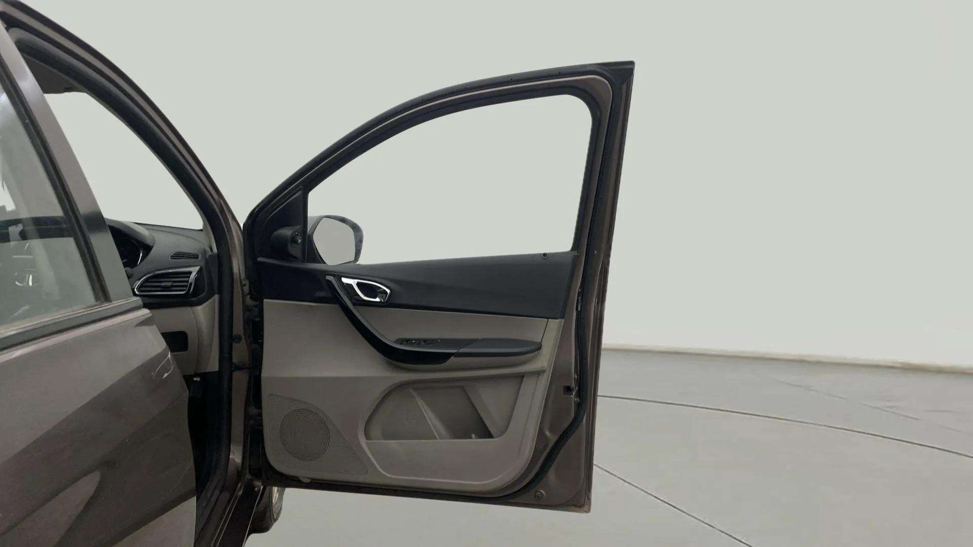 RHS-Front-Door-Open-32