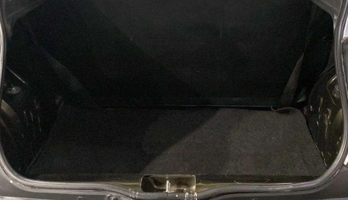 2016 Renault Kwid RXL, Petrol, Manual, 49,740 km, Boot Inside