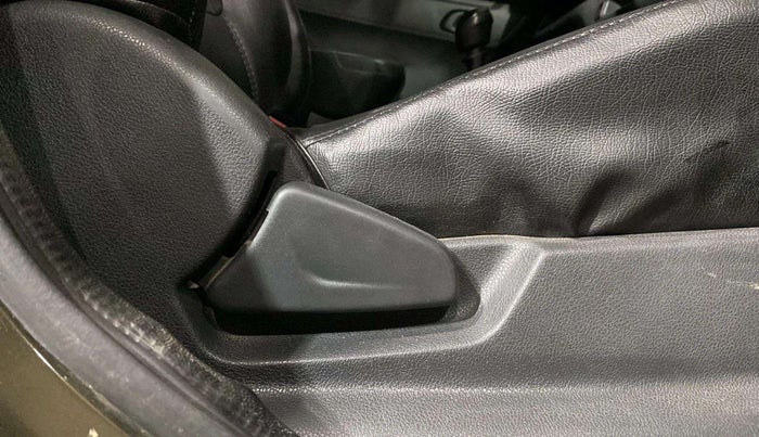 2016 Renault Kwid RXL, Petrol, Manual, 49,740 km, Driver Side Adjustment Panel