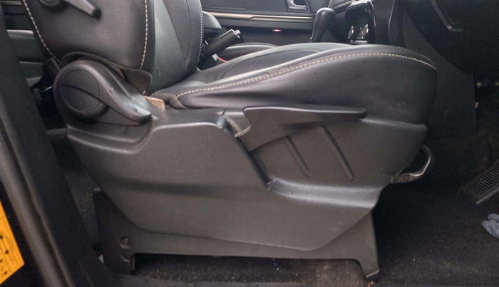 2018 Tata Hexa XTA 4X2 6 STR, Diesel, Automatic, 86,264 km, Driver Side Adjustment Panel