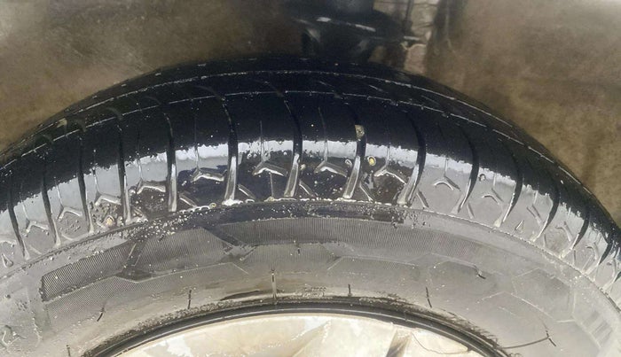 2018 Maruti Alto 800 LXI, CNG, Manual, 64,031 km, Left Front Tyre Tread