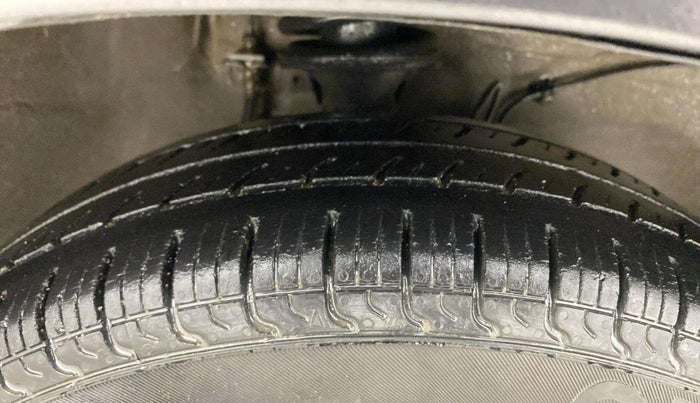 2014 Maruti Alto 800 LXI, Petrol, Manual, 70,829 km, Right Front Tyre Tread
