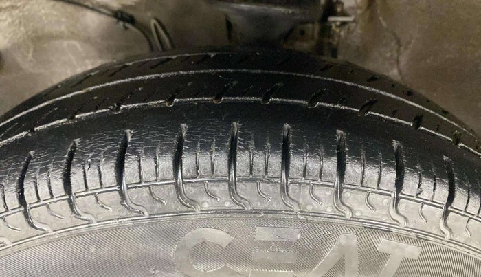 2014 Maruti Alto 800 LXI, Petrol, Manual, 70,829 km, Left Front Tyre Tread