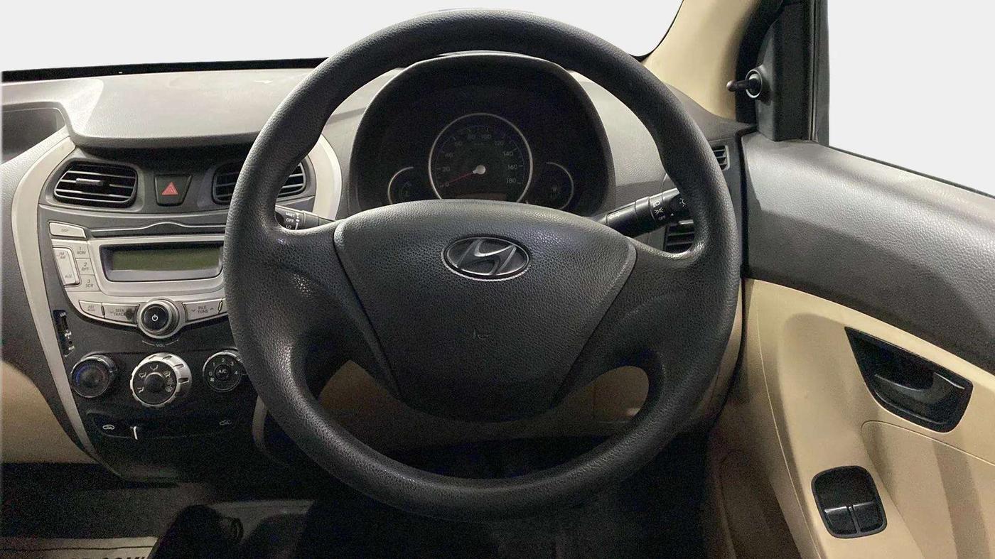 2016 Hyundai Eon MAGNA +, Petrol, Manual, 63,251 km, Steering Wheel Close Up