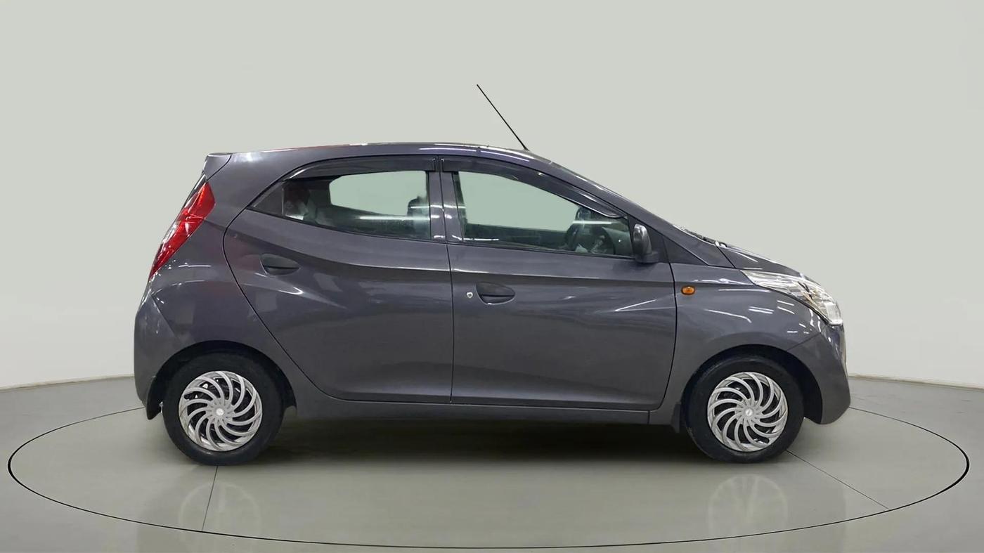 2016 Hyundai Eon MAGNA +, Petrol, Manual, 63,251 km, Right Side View