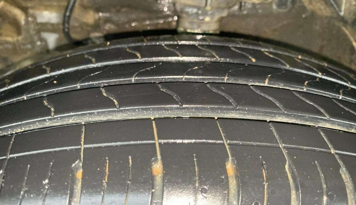 2019 Mahindra XUV300 W6 1.5 DIESEL, Diesel, Manual, 90,168 km, Left Front Tyre Tread