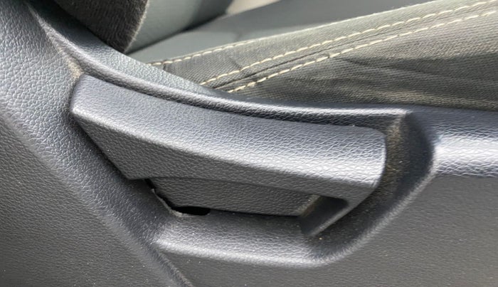 2019 Mahindra XUV300 W6 1.5 DIESEL, Diesel, Manual, 90,168 km, Driver Side Adjustment Panel