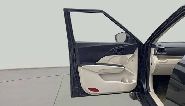 2019 Mahindra XUV300 W6 1.5 DIESEL, Diesel, Manual, 90,168 km, LHS Front Door