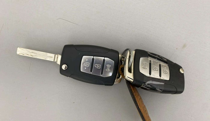 2019 Mahindra XUV300 W6 1.5 DIESEL, Diesel, Manual, 90,168 km, Key Close Up
