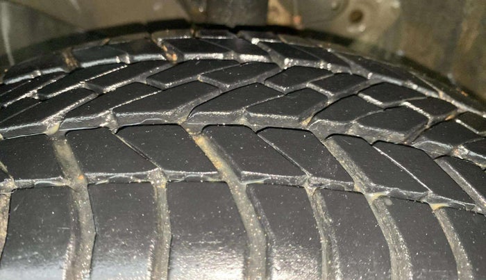 2013 Honda Brio S MT, Petrol, Manual, 68,300 km, Left Front Tyre Tread