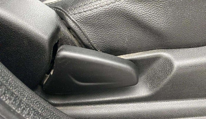 2021 Renault Kwid RXT 1.0 (O), Petrol, Manual, 54,216 km, Driver Side Adjustment Panel