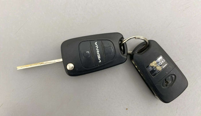 2012 Hyundai Verna FLUIDIC 1.6 VTVT EX, Petrol, Manual, 56,678 km, Key Close Up
