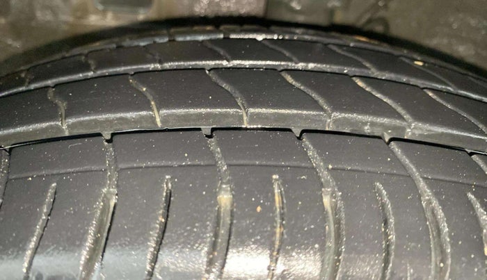 2012 Hyundai Verna FLUIDIC 1.6 VTVT EX, Petrol, Manual, 56,678 km, Left Front Tyre Tread