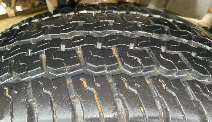 2018 Mahindra Bolero POWER PLUS ZLX, Diesel, Manual, 54,350 km, Right Front Tyre Tread