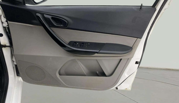 2019 Tata Tiago XZ PETROL, Petrol, Manual, 64,420 km, Driver Side Door Panels Control