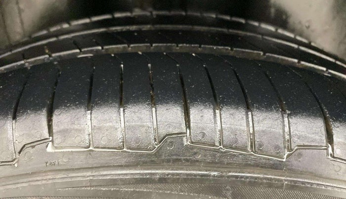 2015 Volkswagen Vento HIGHLINE 1.5 AT, Diesel, Automatic, 88,834 km, Right Rear Tyre Tread