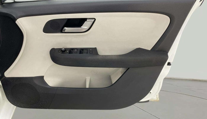 2022 Tata ALTROZ XZ PLUS DIESEL, Diesel, Manual, 52,372 km, Driver Side Door Panels Control