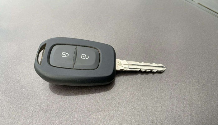 2023 Renault TRIBER RXT, Petrol, Manual, 11,444 km, Key Close Up