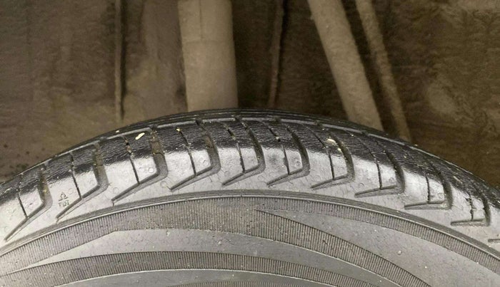 2016 Renault Kwid RXT 0.8, Petrol, Manual, 38,381 km, Right Rear Tyre Tread