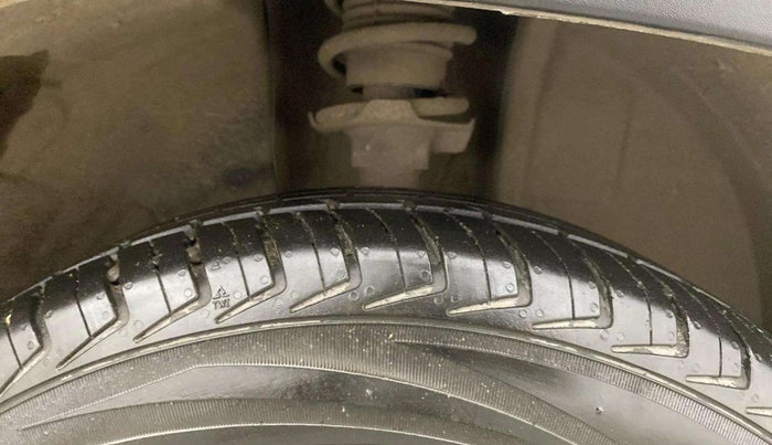 2016 Renault Kwid RXT 0.8, Petrol, Manual, 38,381 km, Right Front Tyre Tread