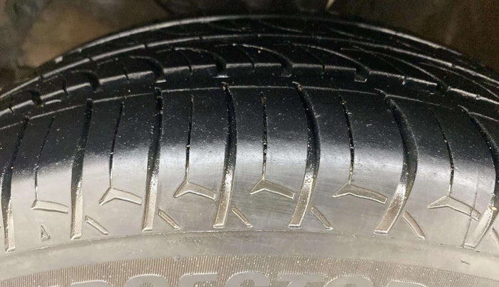 2022 Maruti Ertiga ZXI+ SHVS, Petrol, Manual, 68,221 km, Left Front Tyre Tread