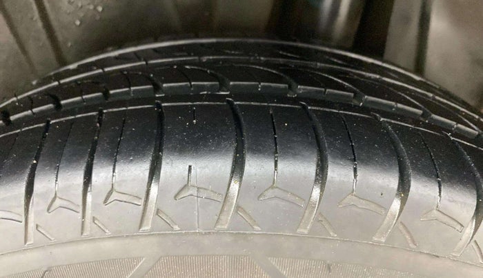 2022 Maruti Ertiga ZXI+ SHVS, Petrol, Manual, 68,221 km, Left Rear Tyre Tread