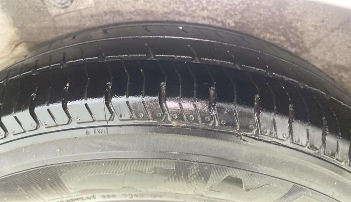 2014 Hyundai i10 SPORTZ 1.1, Petrol, Manual, 46,932 km, Right Rear Tyre Tread