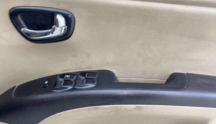 2014 Hyundai i10 SPORTZ 1.1, Petrol, Manual, 46,932 km, Driver Side Door Panels Control