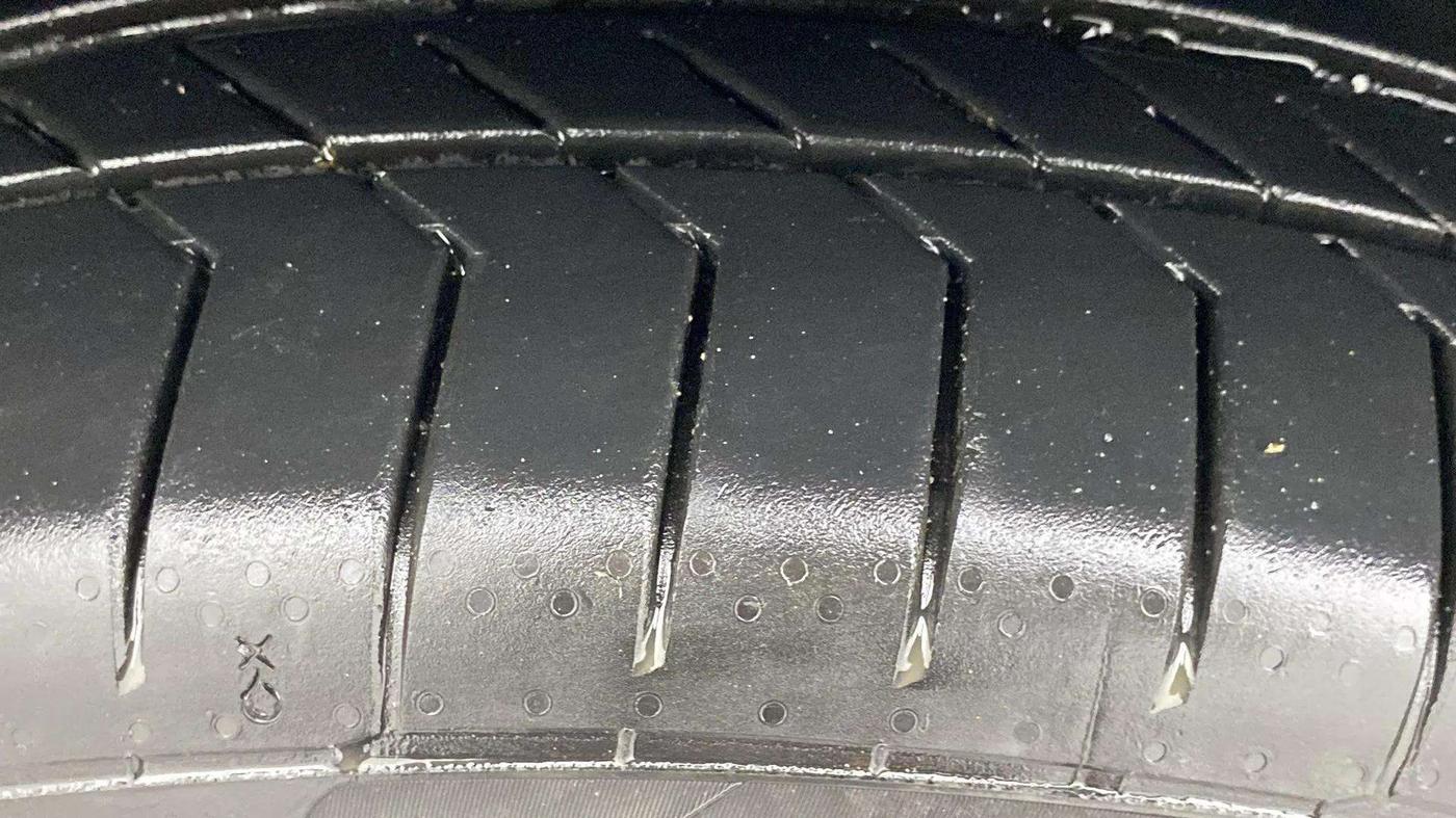 2022 Volkswagen TIGUAN ELEGANCE 2.0 TSI DSG, Petrol, Automatic, 43,706 km, Left Front Tyre Tread