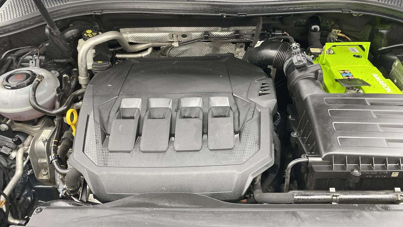 2022 Volkswagen TIGUAN ELEGANCE 2.0 TSI DSG, Petrol, Automatic, 43,706 km, Engine View