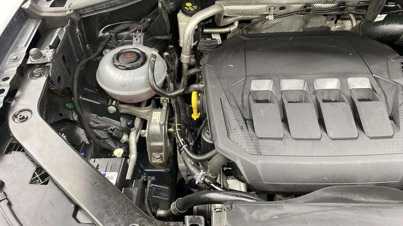 2022 Volkswagen TIGUAN ELEGANCE 2.0 TSI DSG, Petrol, Automatic, 43,706 km, Engine View - Right