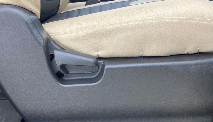 2016 Maruti Wagon R 1.0 VXI AMT, Petrol, Automatic, 34,826 km, Driver Side Adjustment Panel