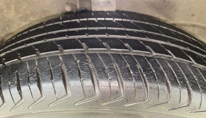 2016 Maruti Wagon R 1.0 VXI AMT, Petrol, Automatic, 34,826 km, Right Rear Tyre Tread